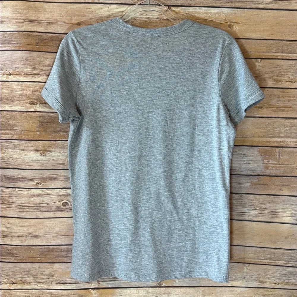 Vineyard Vines Heather Gray Tee with Navy Palm and Sailboat Design - Picture 4 of 7